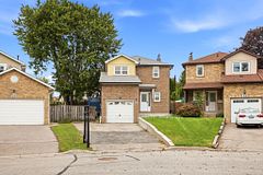26 Winston Crescent, Whitby, ON L1N 6Y1