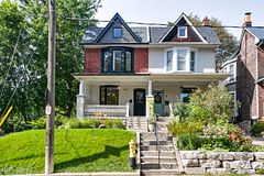 2 Sandford Avenue, Toronto, ON M4L 2E7
