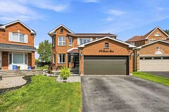 272 Senator Street, Pickering, ON L1V 6N1