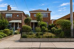 1 Warland Avenue, Toronto, ON M4J 3E8