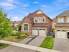 18 Blenheim Circle, Whitby, ON L1P 0E2