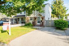 1306 Fenelon Crescent, Oshawa, ON L1J 6G1