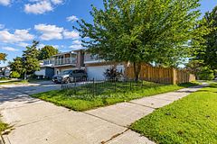 63 La Peer Boulevard, Toronto, ON M1W 2H4