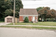 37 Holswade Road, Toronto, ON M1L 2G5