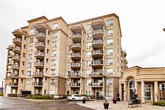 8 Maison Parc Court 313, Vaughan, ON L4J 9K5