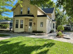 19 Spruce Street, Aurora, ON L4G 1R7