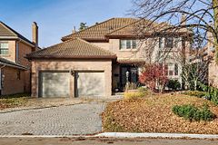 136 Cranberry Lane, Aurora, ON L4G 5Z3