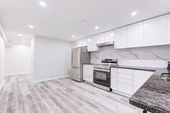 28 Rockwood Crescent Lower, Vaughan, ON L4J 7T2
