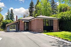 11 Johnson Road, Aurora, ON L4G 2A3