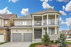 2 Bowkett Drive, Richmond Hill, ON L4E 0J8