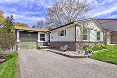 853 Magnolia Avenue, Newmarket, ON L3Y 5H5