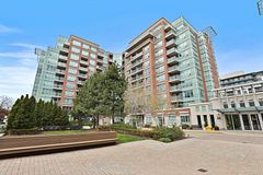 48 Suncrest Boulevard 112, Markham, ON L3T 7Y5