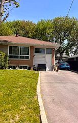 52 Walter Avenue, Newmarket, ON L3Y 2T3