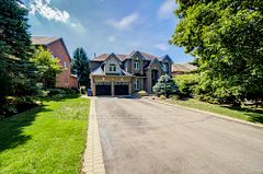 709 Highland Blade Road, Newmarket, ON L3X 1P3