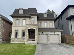 110A Bond Crescent Lower, Richmond Hill, ON L4E 3L1
