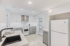 12 Tower Court Lower, Bradford West Gwillimbury, ON L3Z 2V2