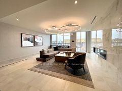 185 Deerfield Road 404, Newmarket, ON L3Y 0G7