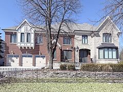 2 Cortina Court N, Richmond Hill, ON L4B 2G8