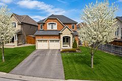 22 Mccombe Lane, Vaughan, ON L6A 4G2