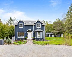 26 Vambola Avenue, Georgina, ON L0E 1N0