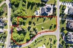 10 Richard Lovat Court, Vaughan, ON L0J 1C0