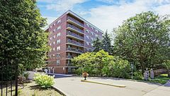 7451 Yonge Street 101, Markham, ON L3T 2B4