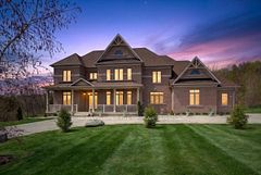 102 Pine Hill Road, Bradford West Gwillimbury, ON L3Z 0H1