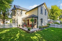 221 Prospect Street, Newmarket, ON L3Y 3T8