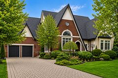 4 The Fairways, Markham, ON L6C 1Z4