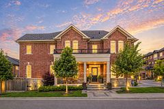 81 Dundonald Trail, Newmarket, ON L3Y 0E1