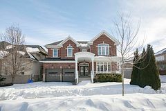 35 Morland Crescent, Aurora, ON L4G 7Z2