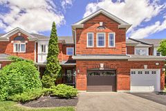 233 Denise Circle, Newmarket, ON L3X 2K2