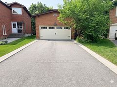 37 Versailles Court, Richmond Hill, ON L4C 8V6
