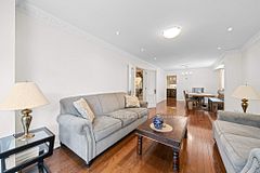 33 Autumn Way, Aurora, ON L4G 4P2