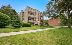 21 Elizabeth Street S 202, Richmond Hill, ON L4C 3V5