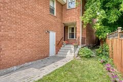 12 Millbank Court, Vaughan, ON L4J 6B9