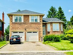 123 Crossland Gate, Newmarket, ON L3X 1A5