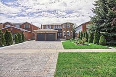 78 Bristol Road, Newmarket, ON L3Y 8B5