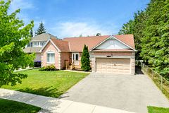 4 MICHAEL Street, Essa, ON L0M 1B2