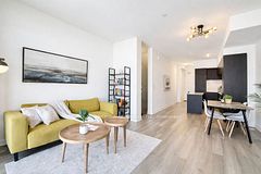 11 Steckley House Lane 404, Richmond Hill, ON L4S 0N1