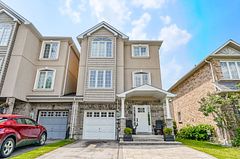 176 Gail Parks Crescent, Newmarket, ON L3X 2C3