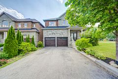 718 Peter Hall Drive, Newmarket, ON L3X 2T1