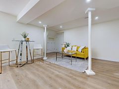 47 Lowe Boulevard, Newmarket, ON L3Y 6H1