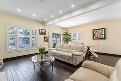626 College Manor Drive, Newmarket, ON L3Y 8M7