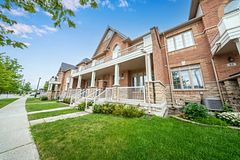 60 William Berczy Boulevard, Markham, ON L6C 0R8