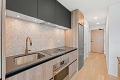 7950 Bathurst Street 1812, Vaughan, ON L4J 0L4