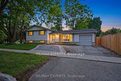 32 Oak Court, Aurora, ON L4G 3J6