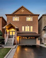193 Dean Burton Lane Upper, Newmarket, ON L3X 3C4