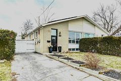 189 Taylor Mills Drive N, Richmond Hill, ON L4C 2T5