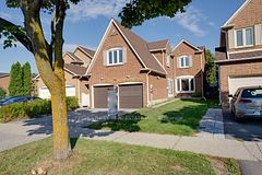 300 Conley Street, Vaughan, ON L4J 2Z6